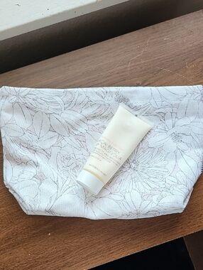 Victoria's Secret Acai Berry & Magnolia Hydrating Body Lotion With Matching Bag